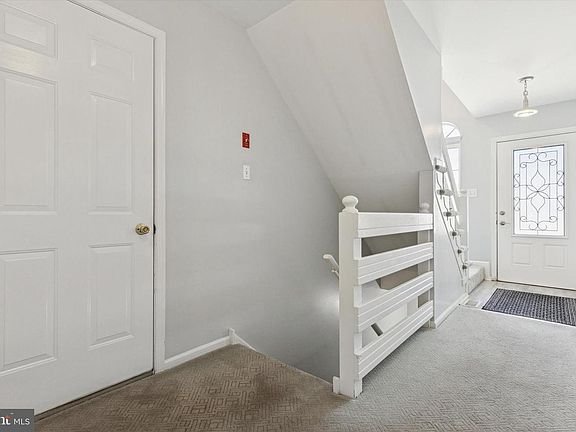 3rd image of 315 Bradford Ln