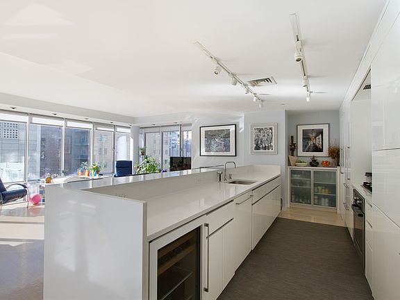 3rd image of 50 Franklin St APT 15A