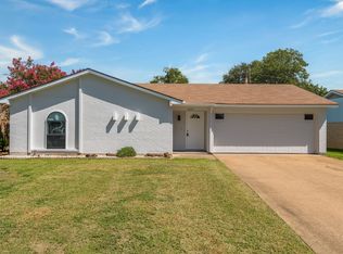 1617 S Timber Ct, Benbrook, TX 76126
