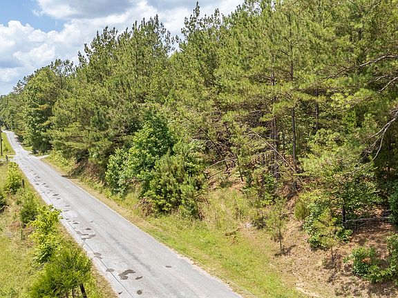 3rd image of 912 Simmons Branch Rd