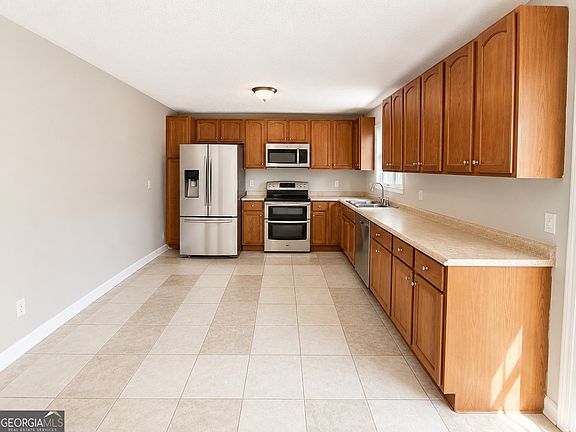 3rd image of 6692 Cambridge Dr