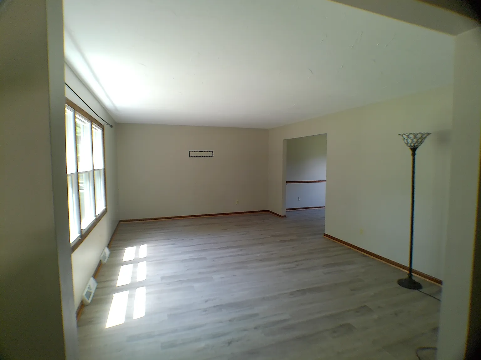 4 bed, 2.5 bath, 1952 sqft, $3,000 — Photo 3