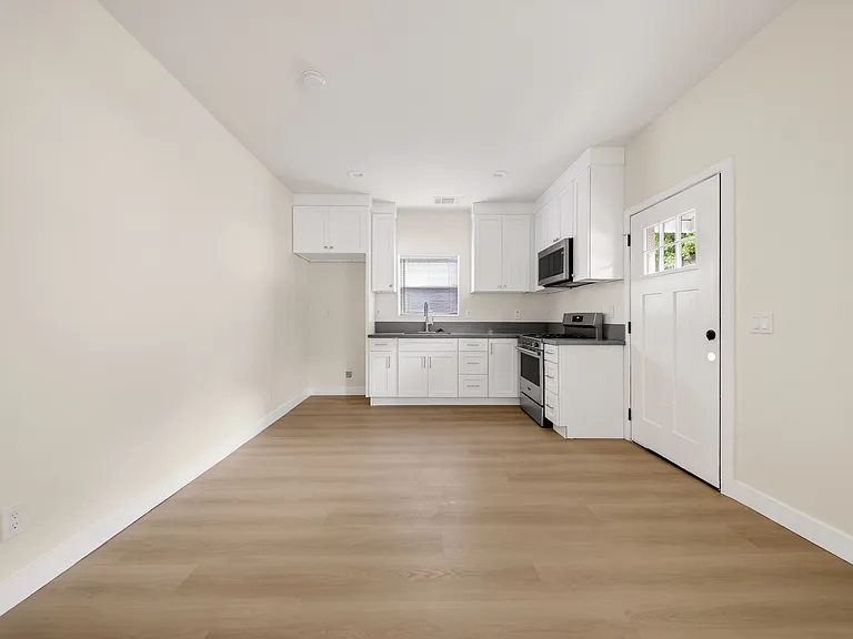 3200 Weldon Ave — Photo 3