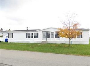 315 Applewood Dr, Lockport, NY 14094