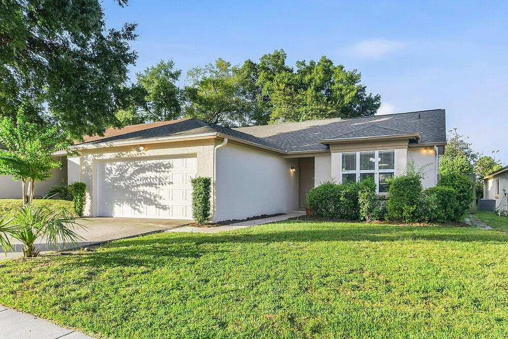 3 bed, 2.0 bath, 1266 sqft, $2,145 — Photo 3