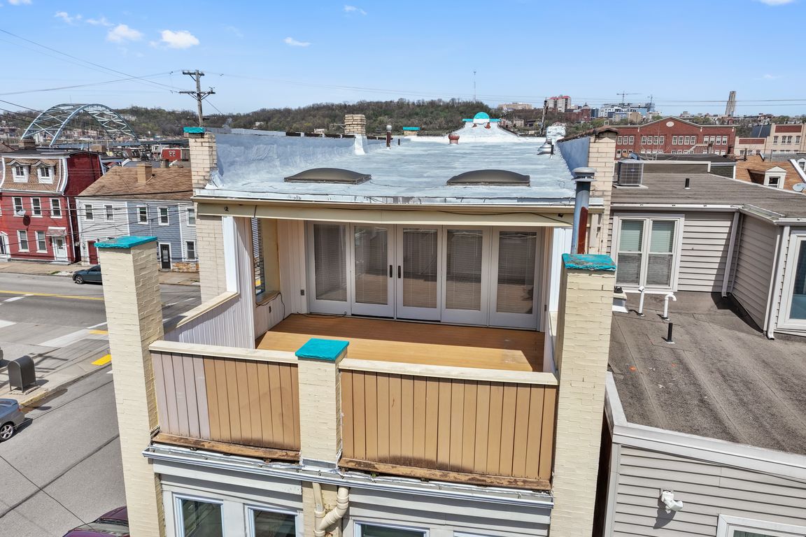 Apt 2 Rear Deck
