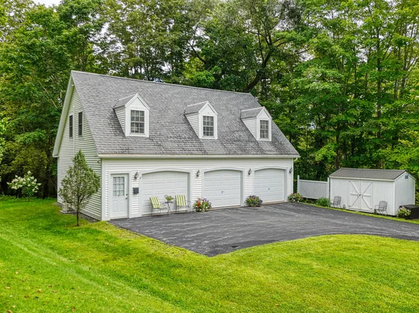 27 Grant Street, Farmingdale, ME 04344
