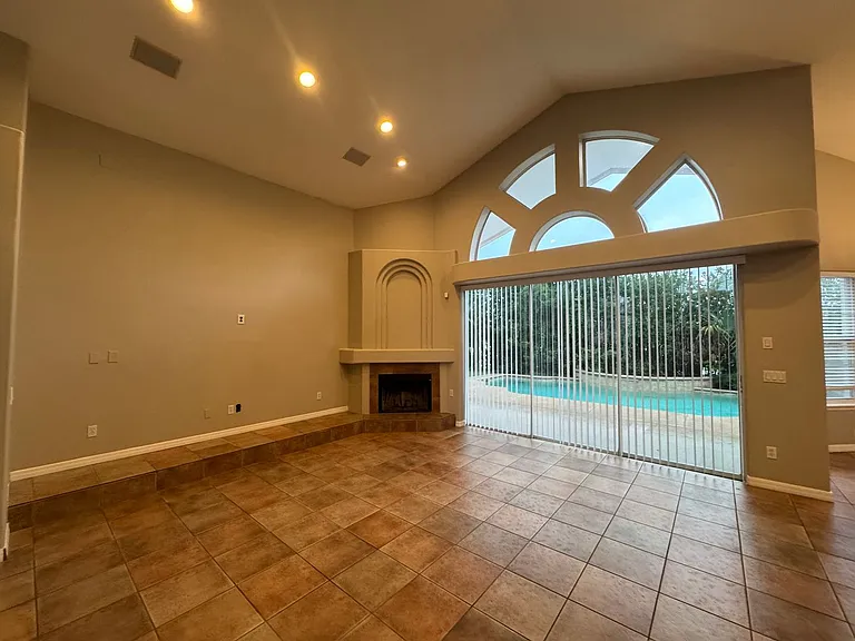 2521 Roat Dr — Photo 9
