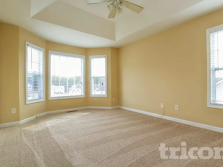 6355 Queensdale Dr — Photo 10