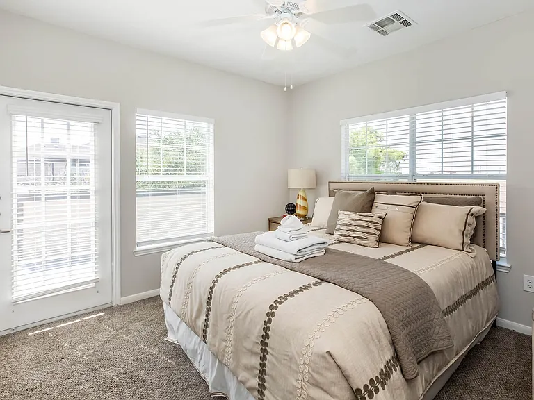 Estate Villas at Krum Apartments — Photo 31