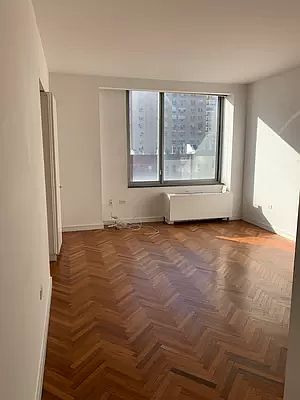 2nd image of 360 E 88th St APT 6A