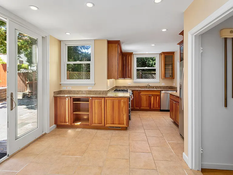 80 Castenada Ave — Photo 16