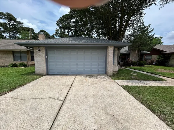 17210 Park Lodge Dr, Spring, TX 77379