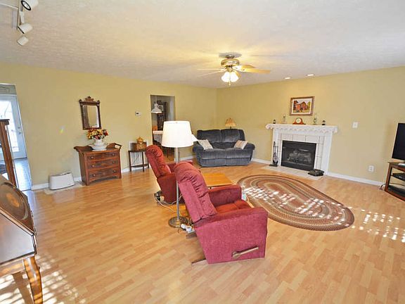 4th image of 719 Meadowgate Ln