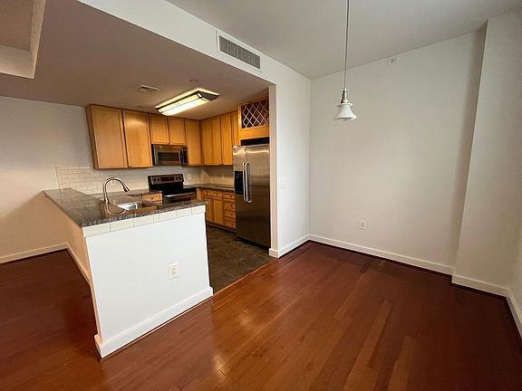 5th image of 111 S 15th St APT 2104