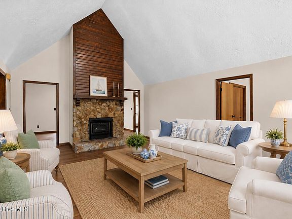 2nd image of 107 Ashwood Drive