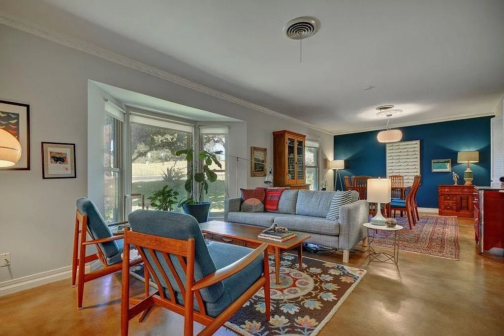 4 bed, 2.5 bath, 2624 sqft, $3,995 — Photo 4
