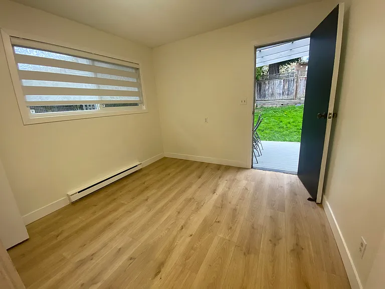 832 Habgood St — Photo 18