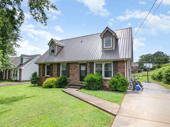 408 Helton Dr, Clarksville, TN 37042