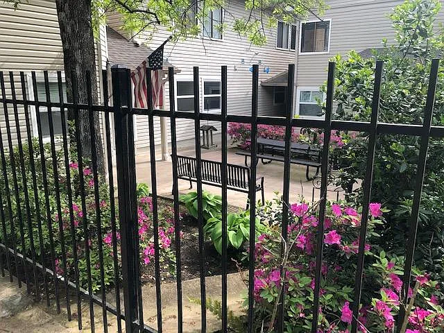 Welcome to 3619 West Markham Apartments!!