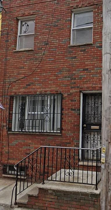 1st image of 828 Watkins St