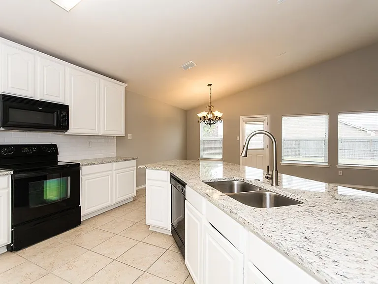1413 Gordon Dr — Photo 9