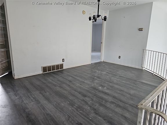 5th image of 60 Woodland Dr