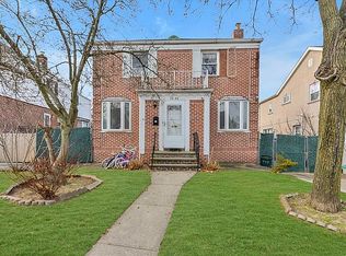 7644 173rd St, Fresh Meadows, NY 11366