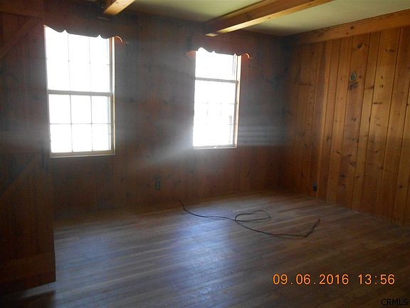 4th image of 10 Summit St