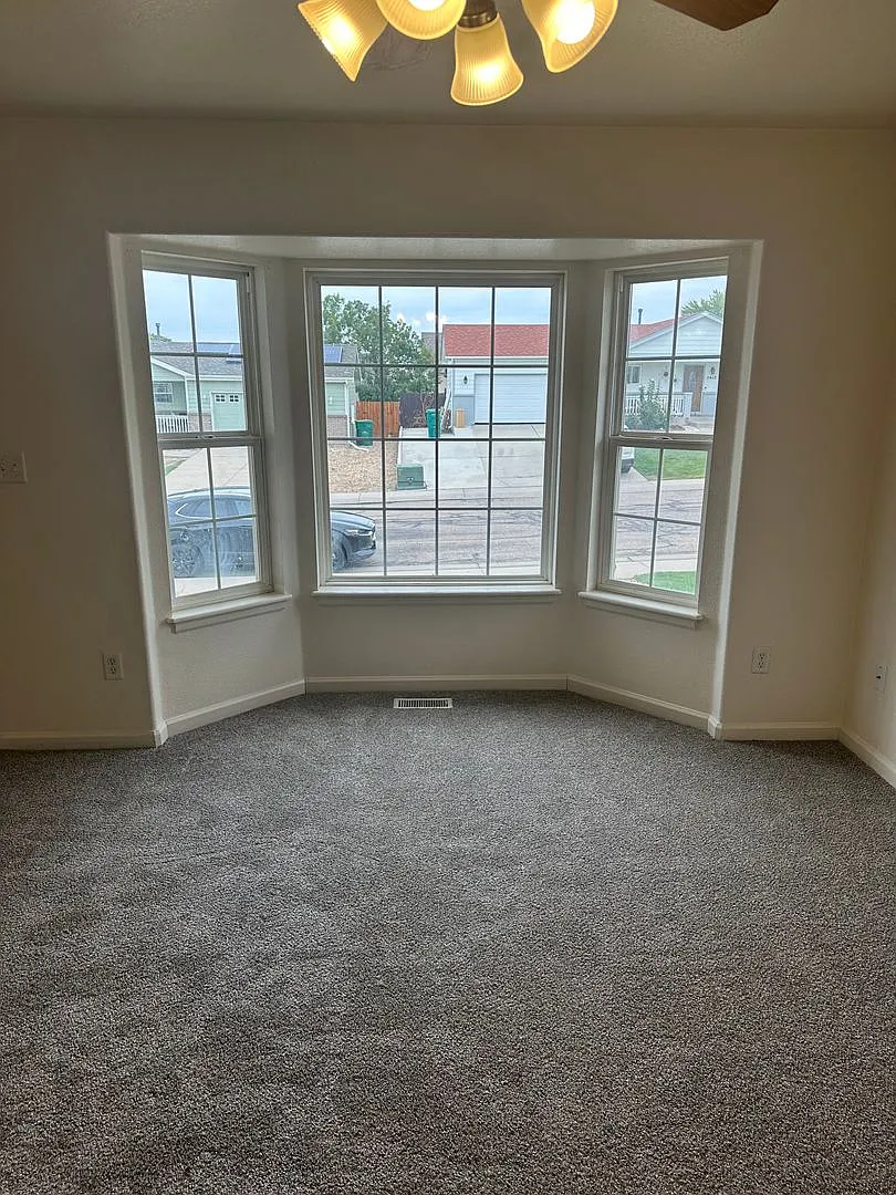 Willowbrook 3 Bedroom Home — Photo 4