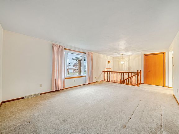 3rd image of 529 Santone Dr