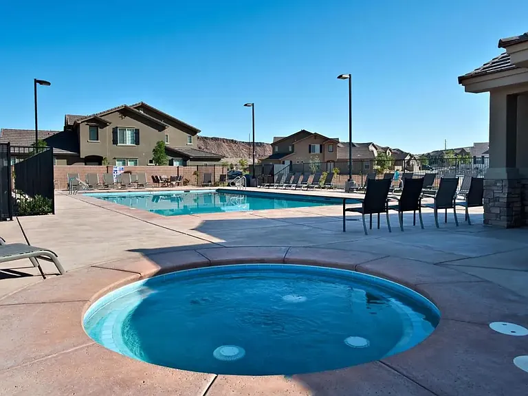 355 E Munich Dr — Photo 13