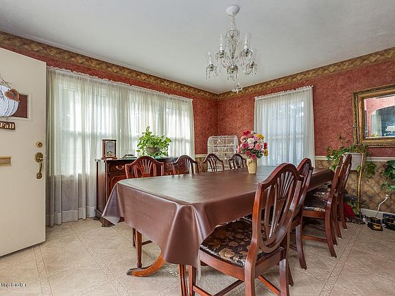 3rd image of 913 1/2 Clarks Ln