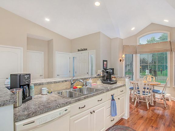4th image of 4324 Willow Lane Dr NE
