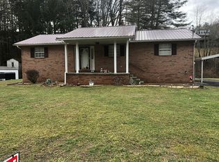 455 Glenview Rd, Crab Orchard, WV 25827
