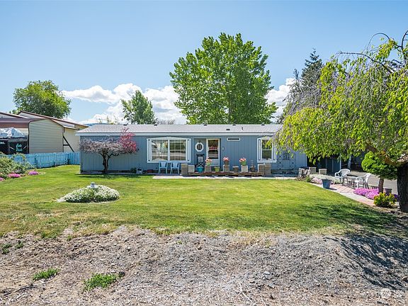 5th image of 812 NE Ella Street
