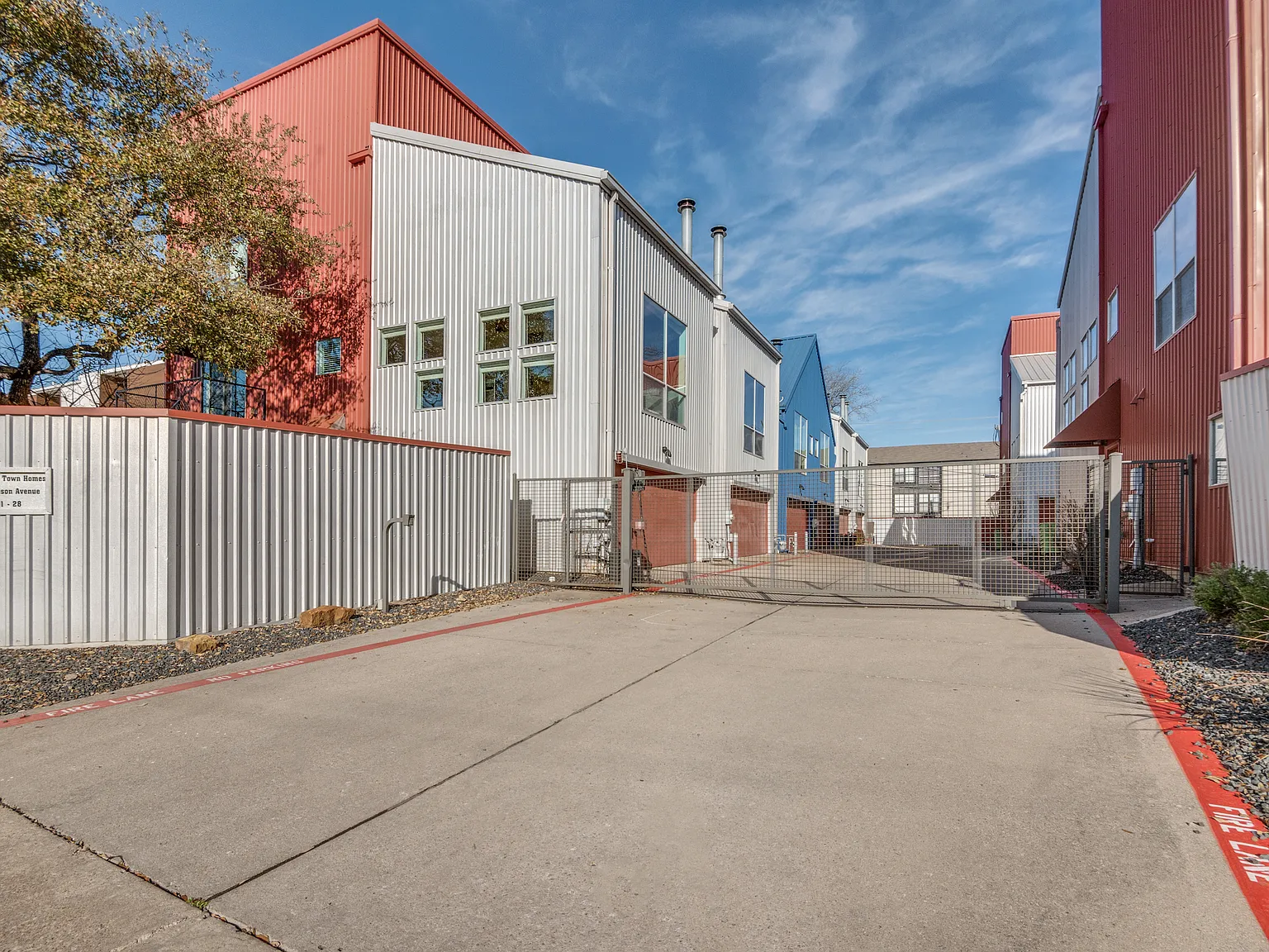 2 bed, 1974 sqft, $3,250 — Photo 1