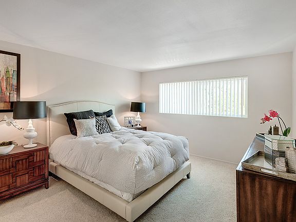 4th image of 245 W Loraine St APT 321