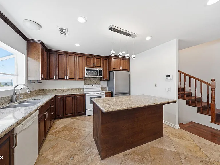 3302 Community Ave — Photo 8