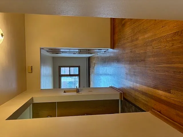 921 Haywood Dr — Photo 2