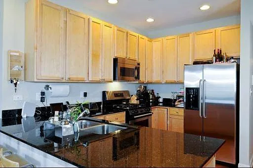 2331 W Harrison St — Photo 2