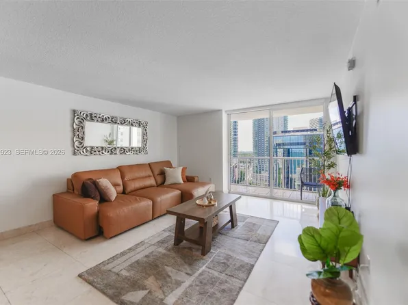 1200 Brickell Bay Dr, Miami, FL