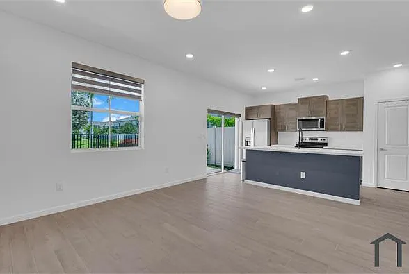 3 bed, 1628 sqft, $2,800 — Photo 4