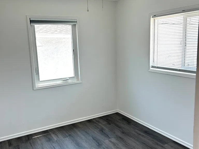 1206 W Victory Blvd #B — Photo 11