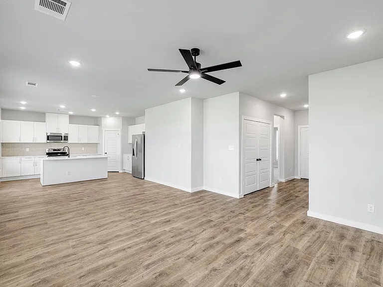 6600-6602 Florence Dr — Photo 5