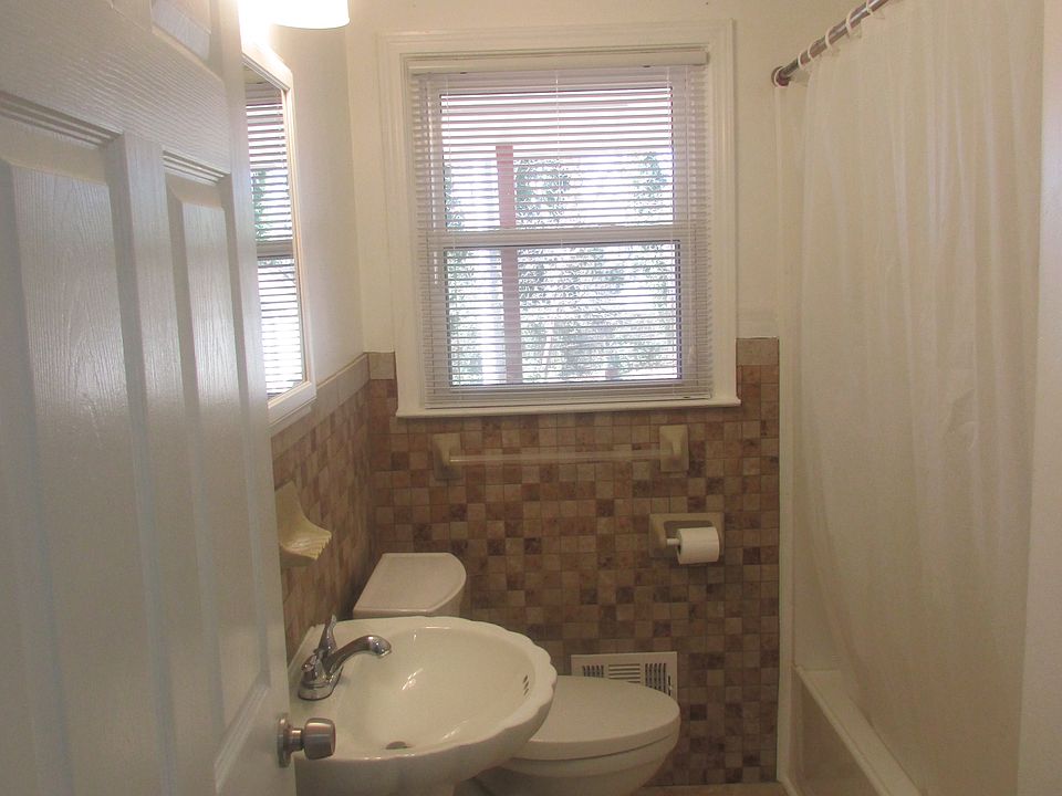 1st image of 2400 Wakita Dr SE