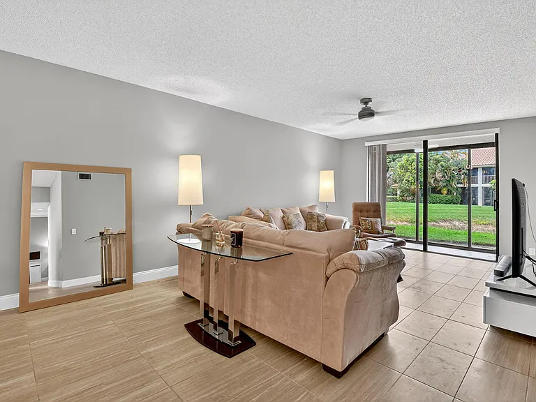 7773 La Mirada Dr — Photo 8