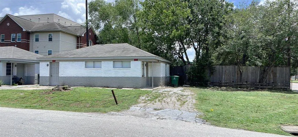 2 bed, 1.0 bath, 800 sqft, $950 — Photo 1