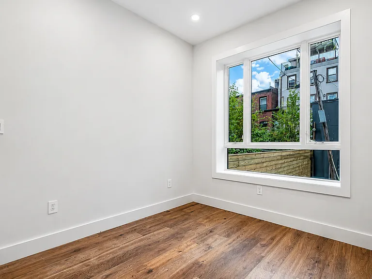 176 Quincy St #1R — Photo 10