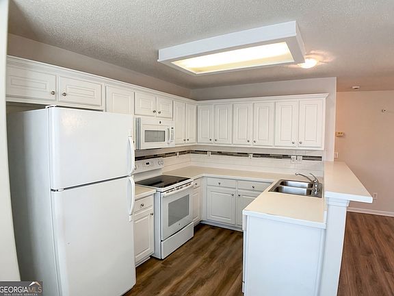 2nd image of 1452 Box Cir